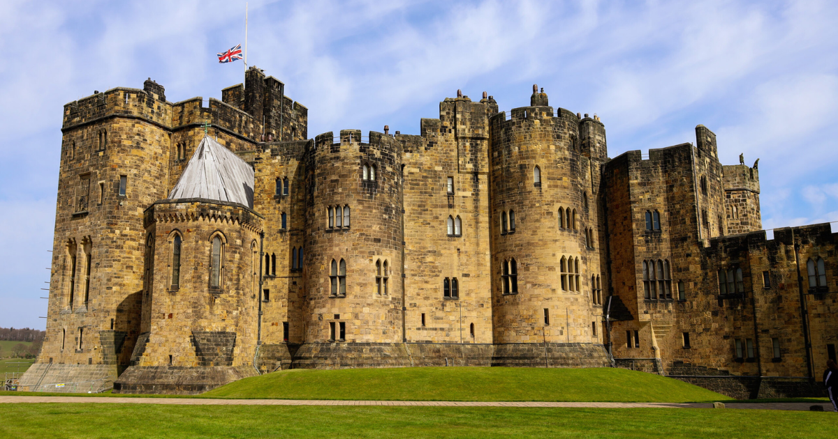 Alnwick Castle | The 5 Best Castles in Northumberland – Sand and Castle